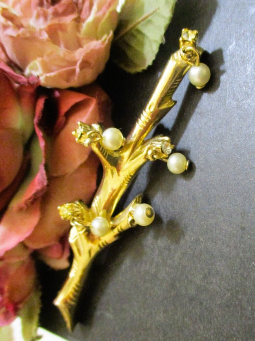 VINTAGE Gold Plate Branch Brooch: Faux Pearl Rhinestone Dangle Jewelry - Picture 12 of 15